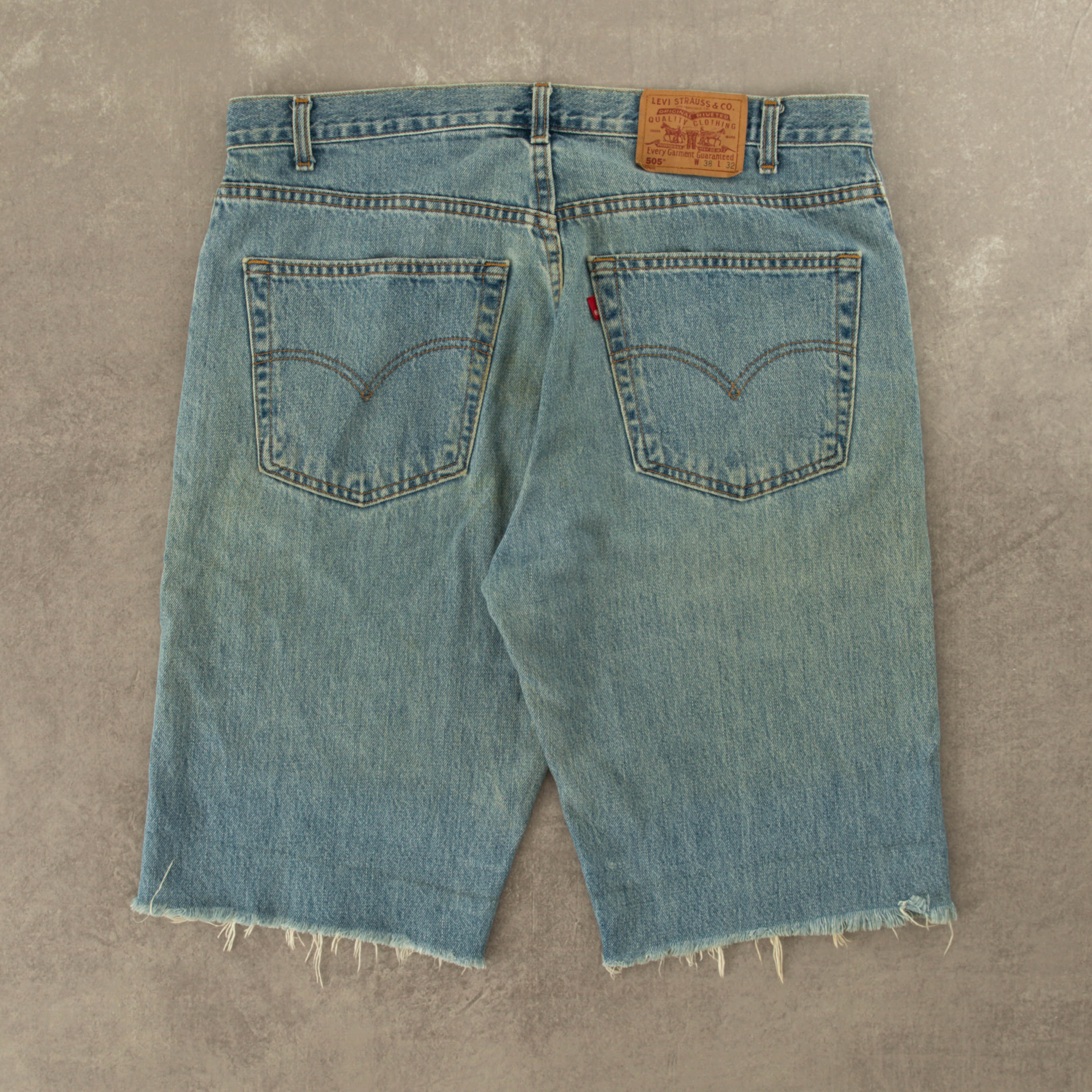 MEN'S VINTAGE 2000S LEVI'S 505 RAW HEM DENIM SHORTS W38 – North