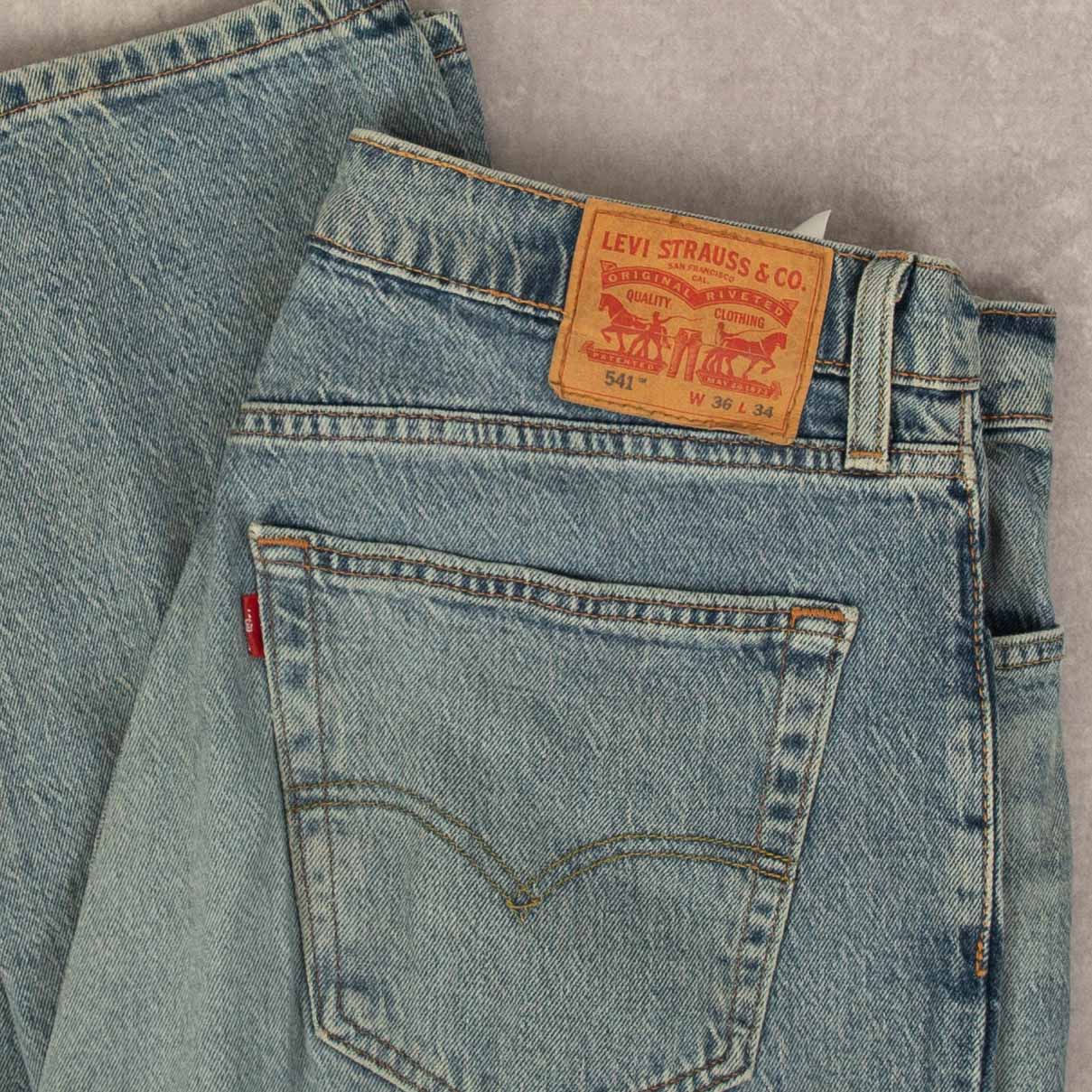 MEN'S VINTAGE LEVI'S 541 STRAIGHT FIT JEANS W36 X L32 – North