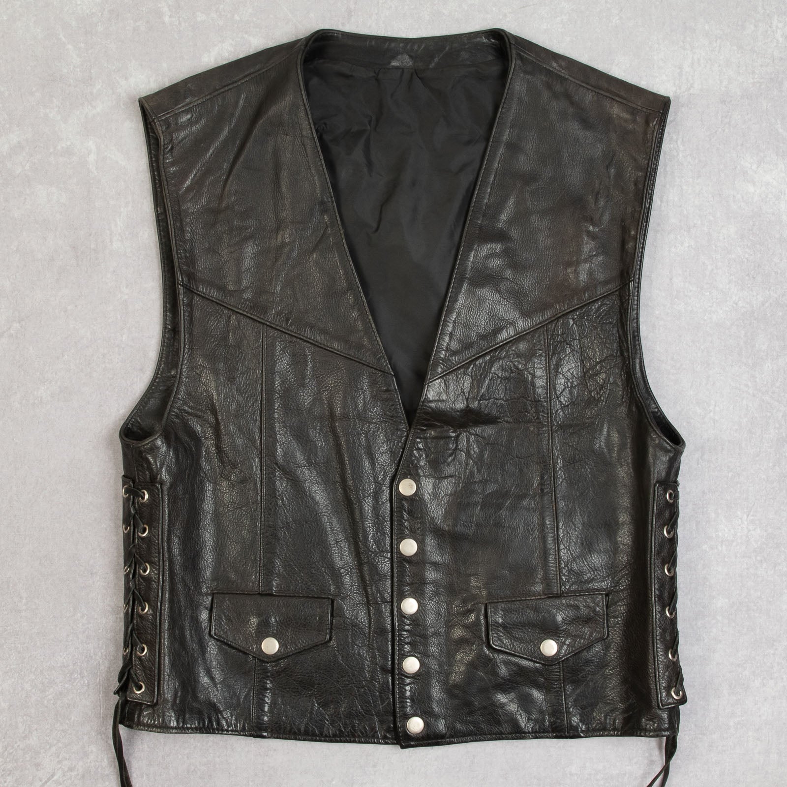 トップス 90s vintage leather vest & 70s badge MEN'S VINTAGE 1990S LEATHER VEST JACKET - MEDIUM – North Workshop