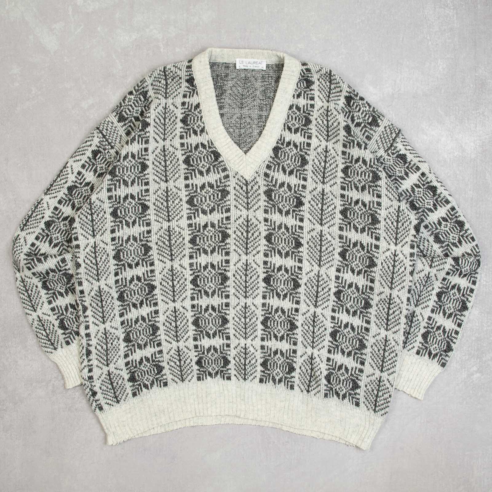 MEN'S VINTAGE 1990S PATTERNED V-NECK KNITTED JUMPER - X-LARGE